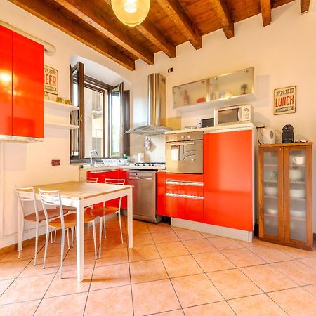 Guest Planet - Rosso Milano Apartment - Navigli Area Ngoại thất bức ảnh